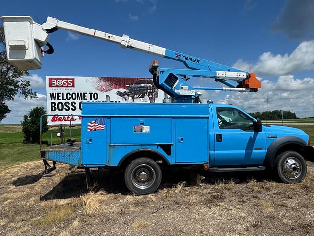 Image of Ford F-550 equipment image 3