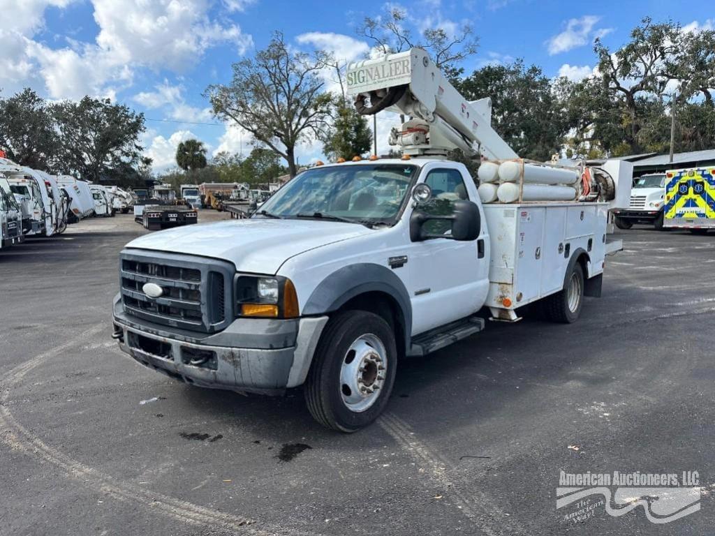 Image of Ford F-550 Primary image