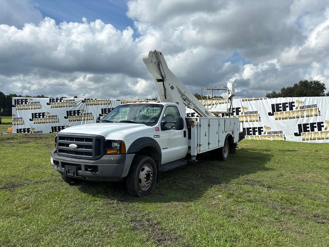 Image of Ford F-550 Primary image