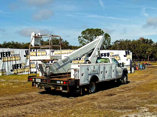 Image of Ford F-550 equipment image 4