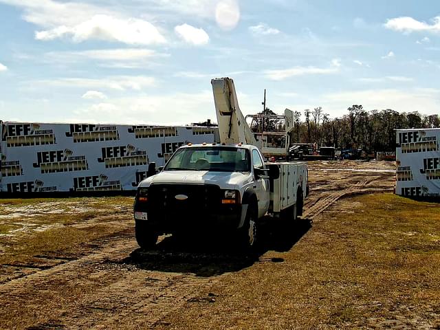 Image of Ford F-550 equipment image 1