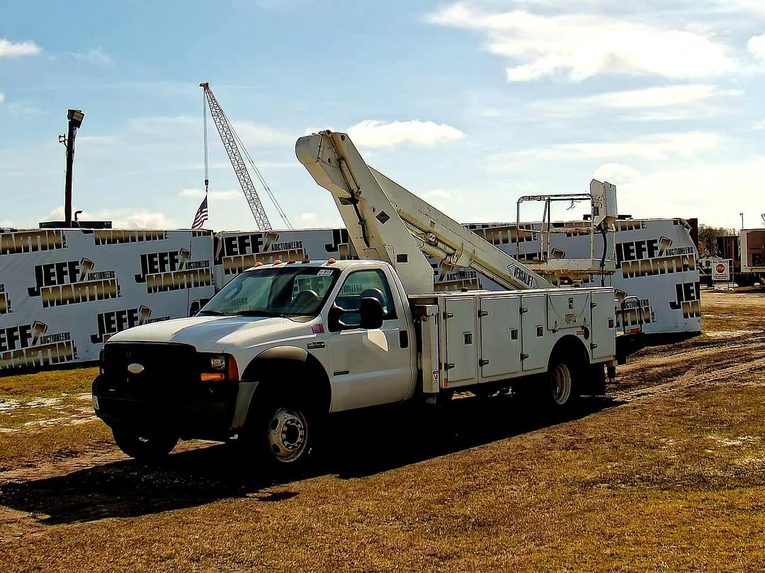 Image of Ford F-550 Primary image