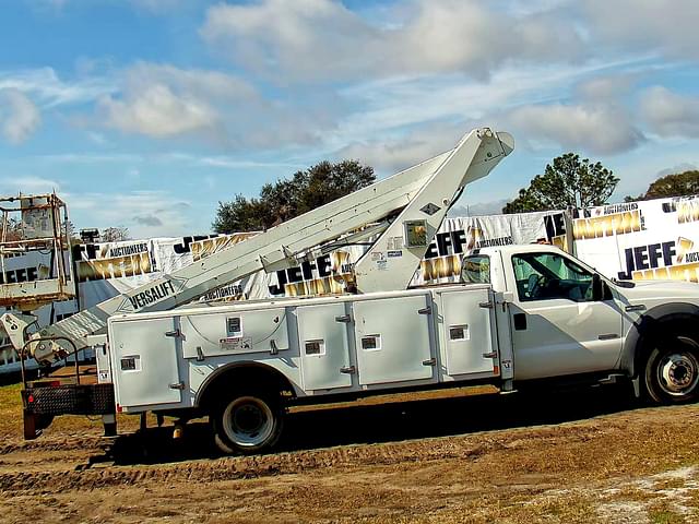 Image of Ford F-550 equipment image 3