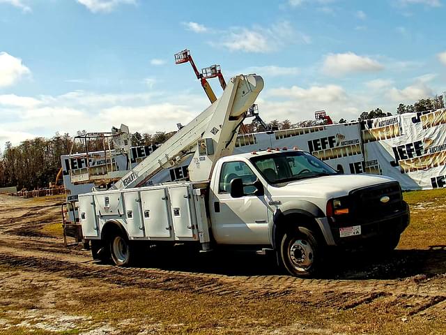 Image of Ford F-550 equipment image 2