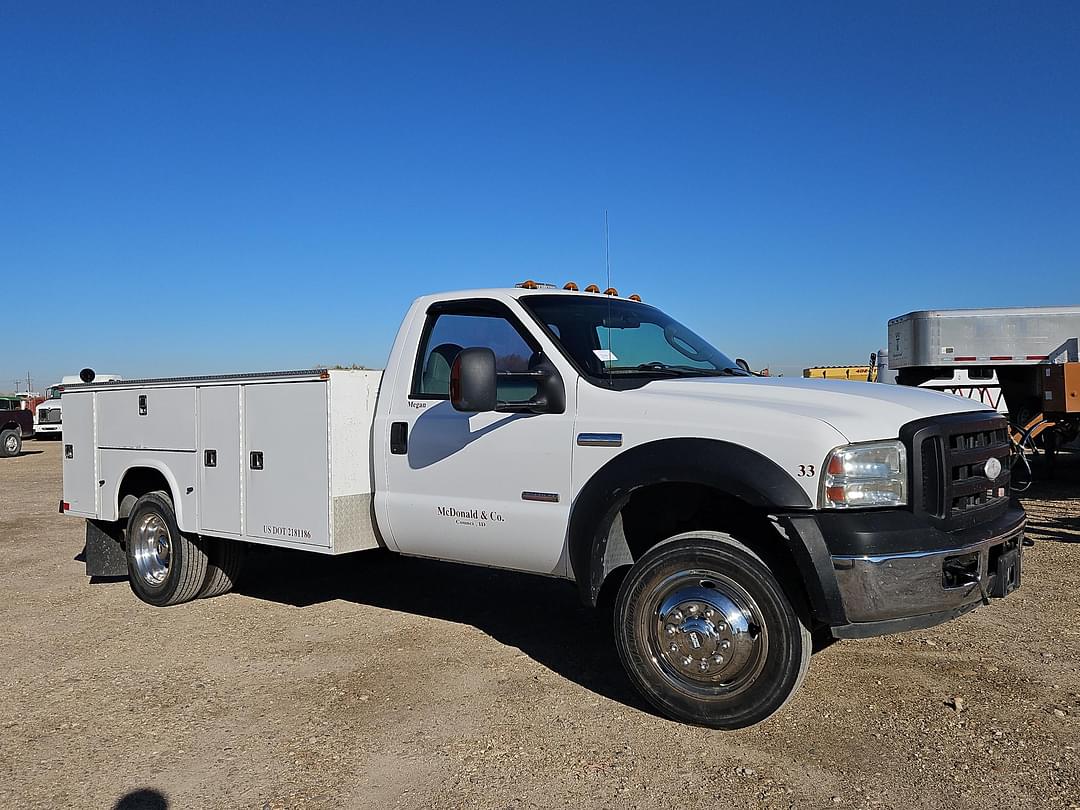 Image of Ford F-550 Primary image