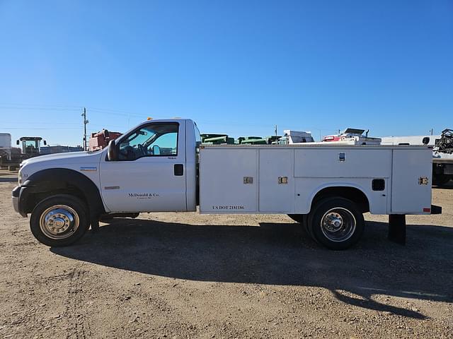 Image of Ford F-550 equipment image 3