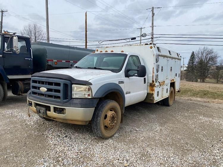 2007 Ford F-550 Equipment Image0