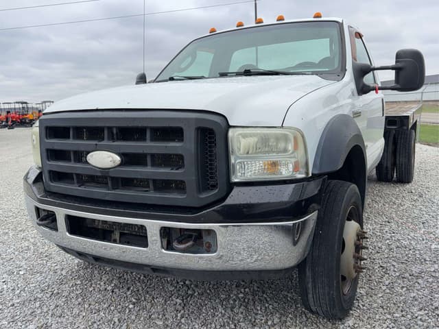 Image of Ford F-550 equipment image 4