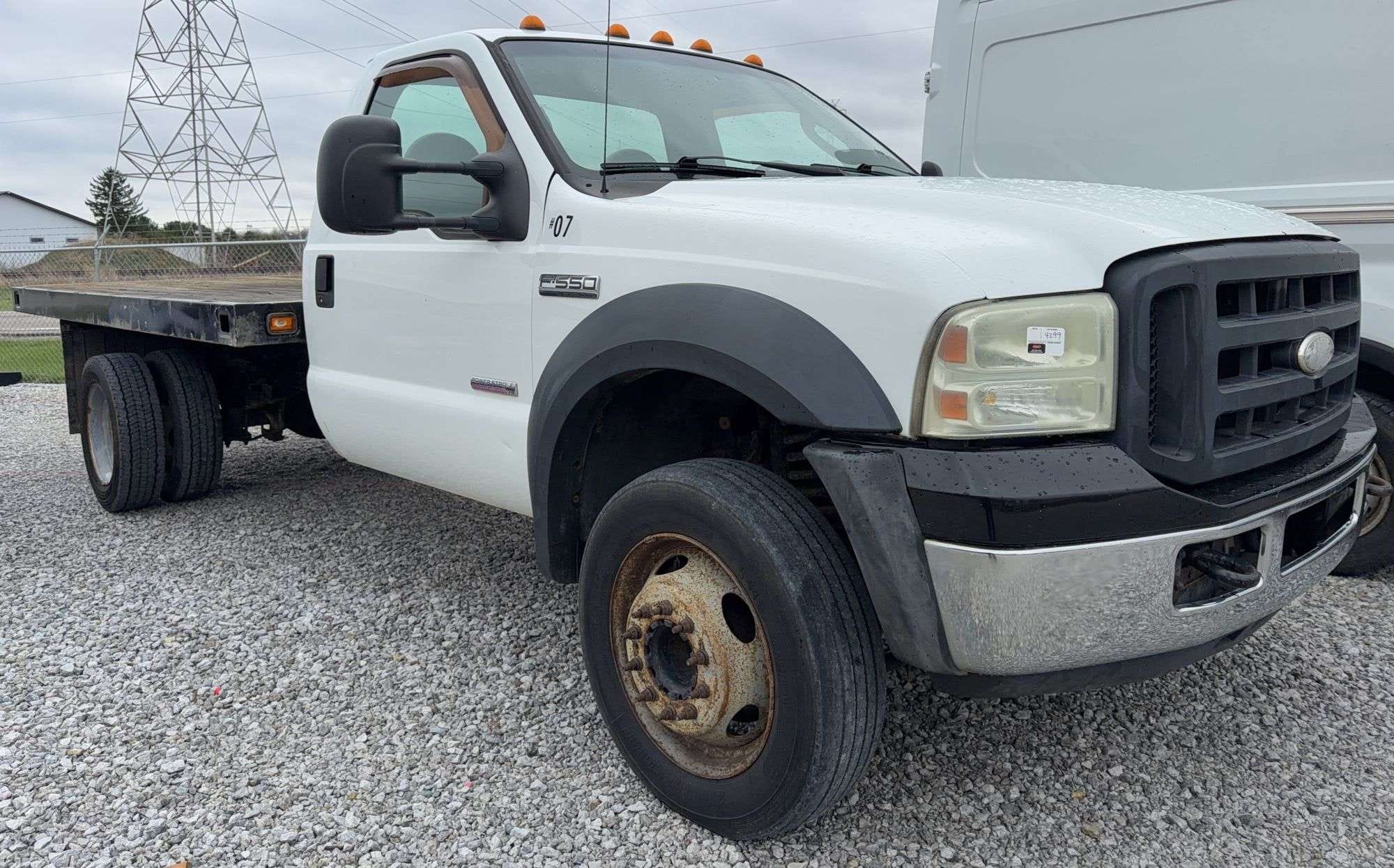 2007 Ford F-550 Equipment Image0