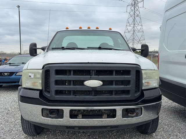 Image of Ford F-550 equipment image 3