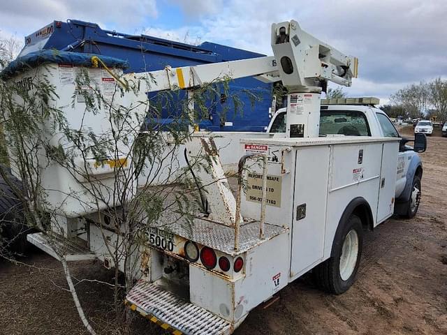 Image of Ford F-550 equipment image 3