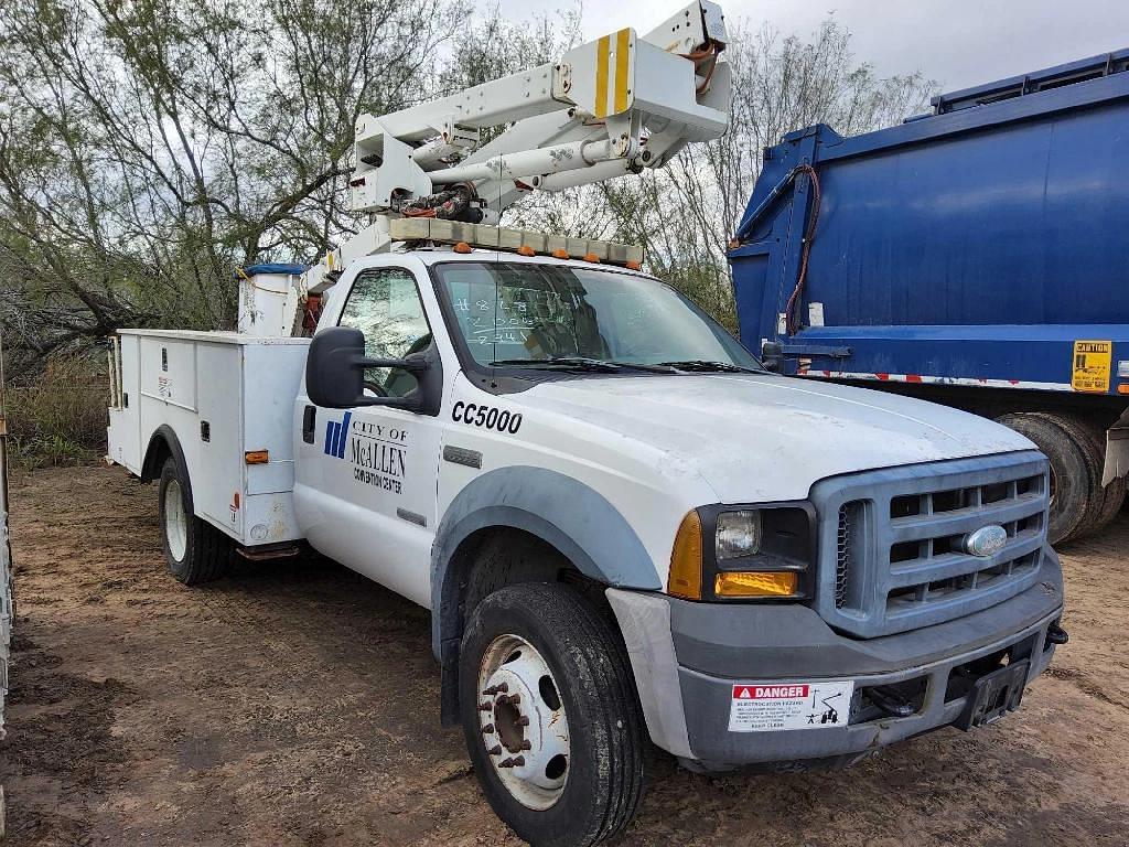 Image of Ford F-550 Primary image