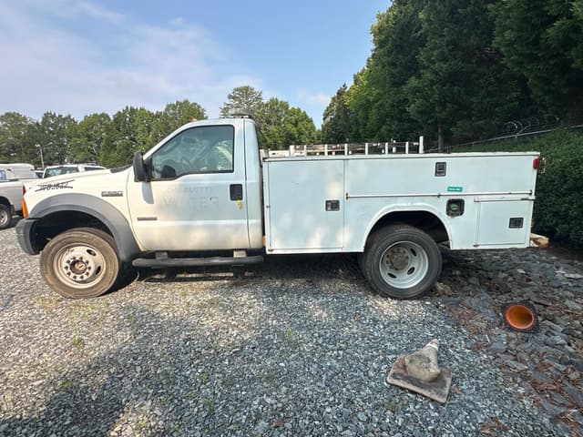 Image of Ford F-550 equipment image 3