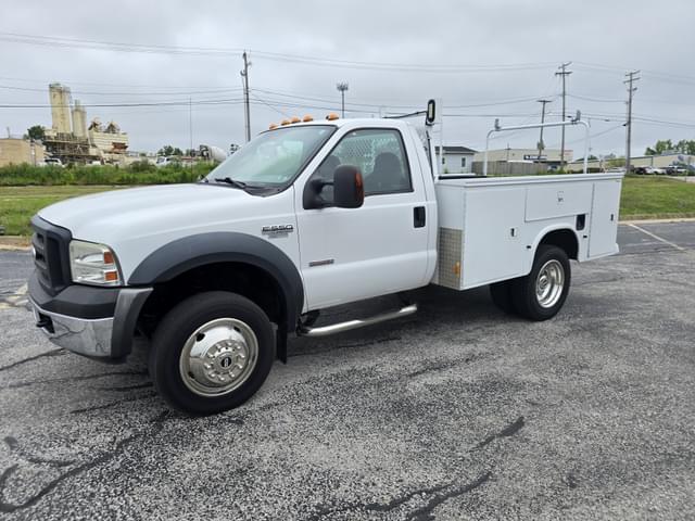 Image of Ford F-550 equipment image 4