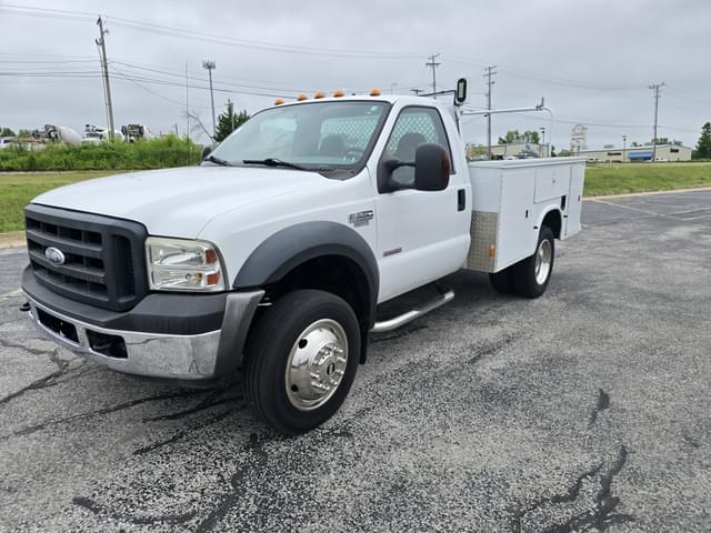Image of Ford F-550 equipment image 2