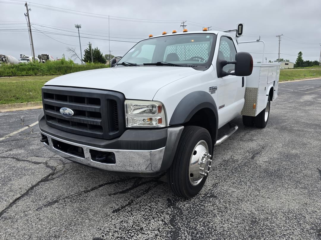 Image of Ford F-550 Primary image