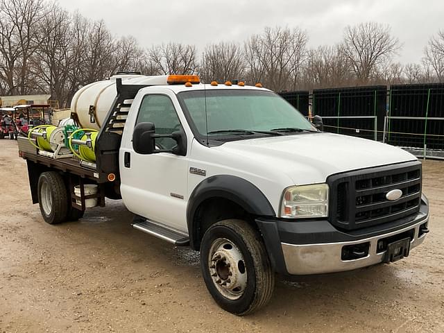 Image of Ford F-550 equipment image 2