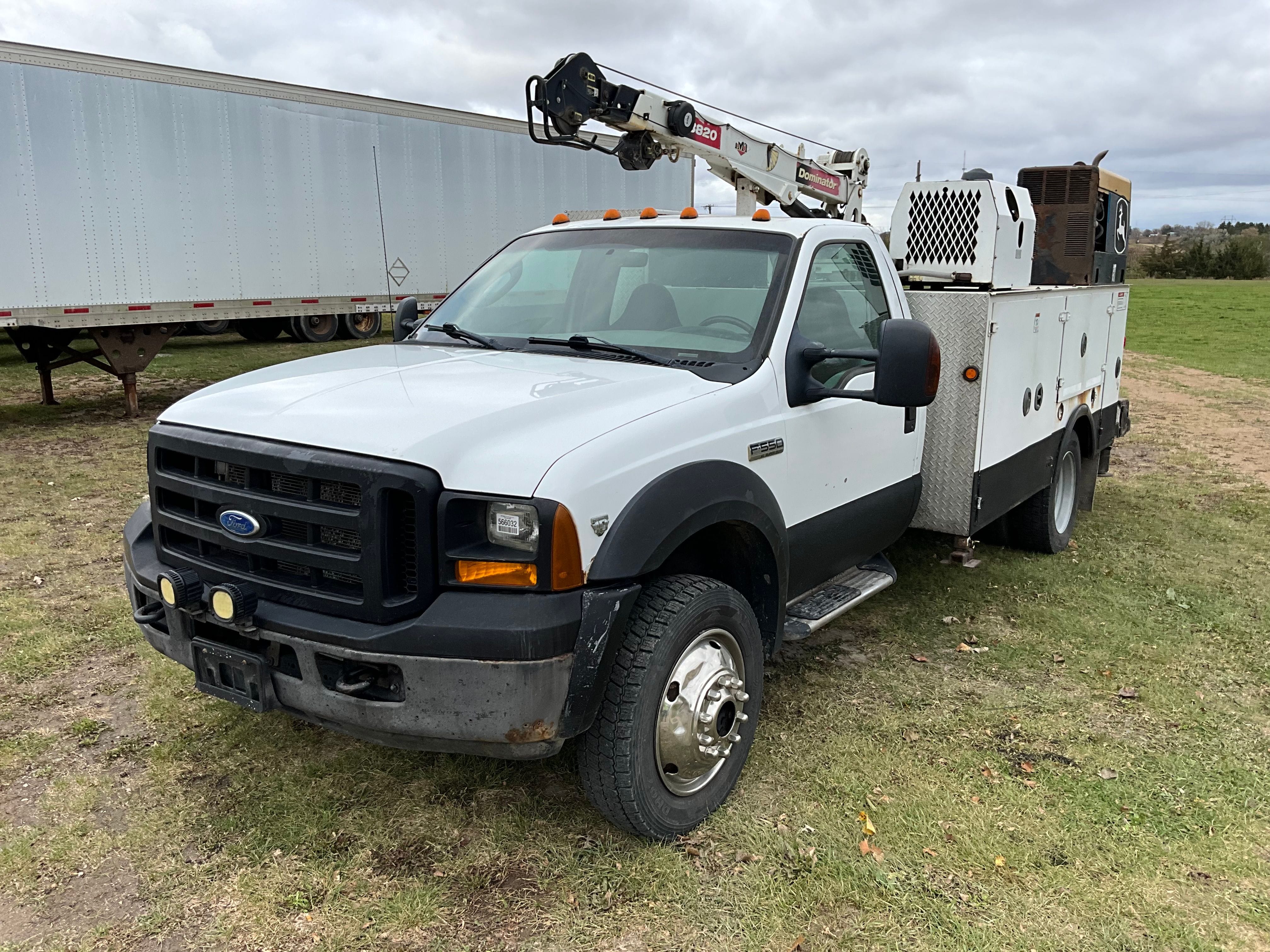 2007 Ford F-550 Equipment Image0