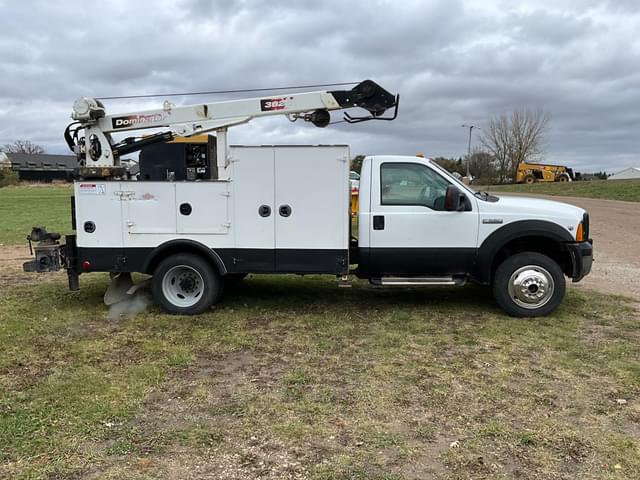 Image of Ford F-550 equipment image 3