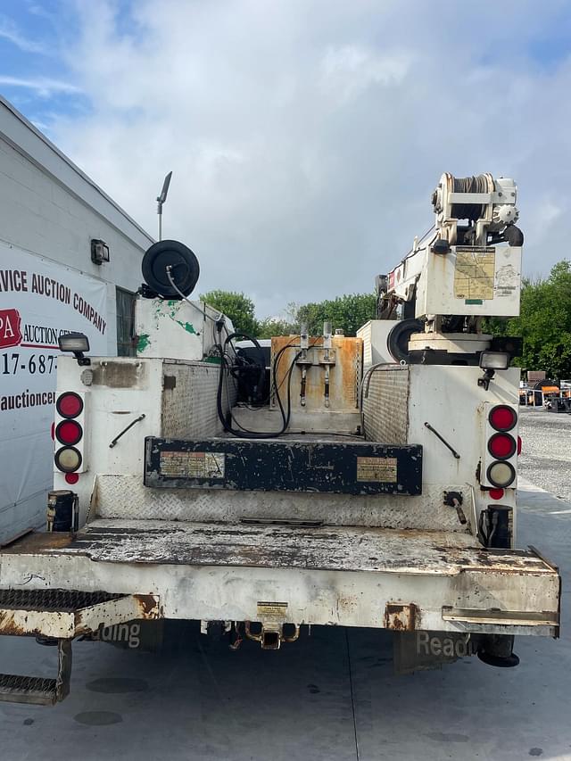 Image of Ford F-550 equipment image 4