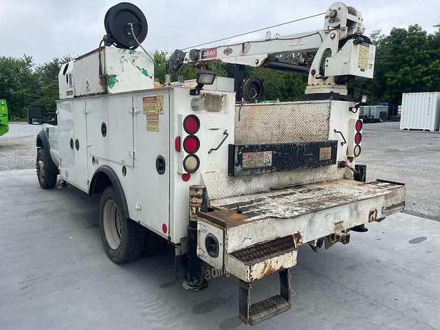 Image of Ford F-550 equipment image 2