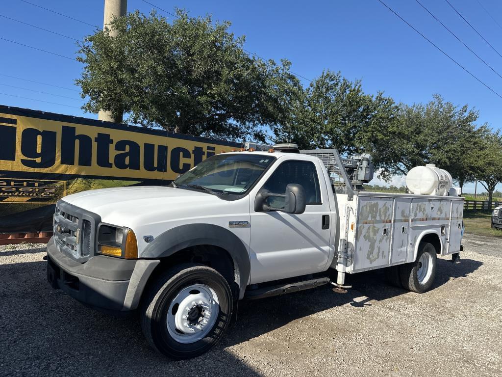 Image of Ford F-550 Primary image