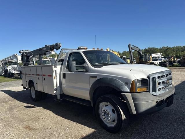 Image of Ford F-550 equipment image 3