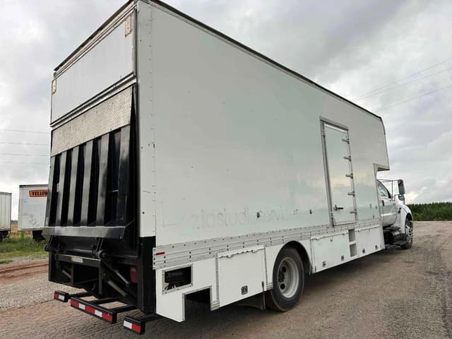 Image of Ford F-650 equipment image 4