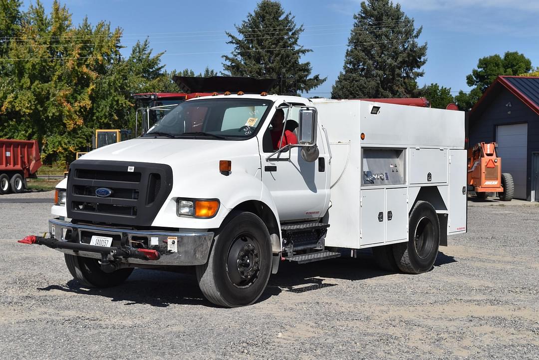 Image of Ford F-650 Primary image