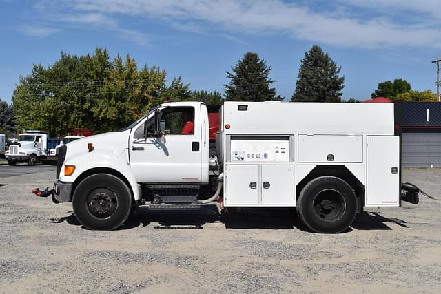 Image of Ford F-650 equipment image 1