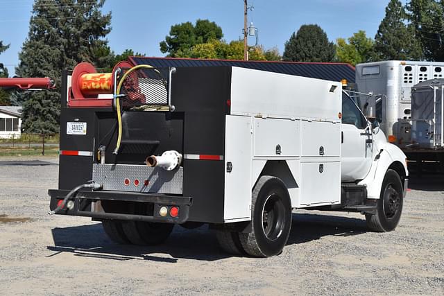 Image of Ford F-650 equipment image 4