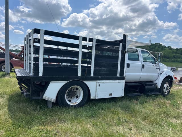 Image of Ford F-650 equipment image 3