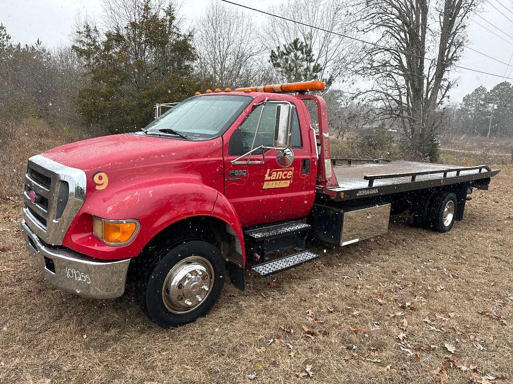 Image of Ford F-650 Primary image