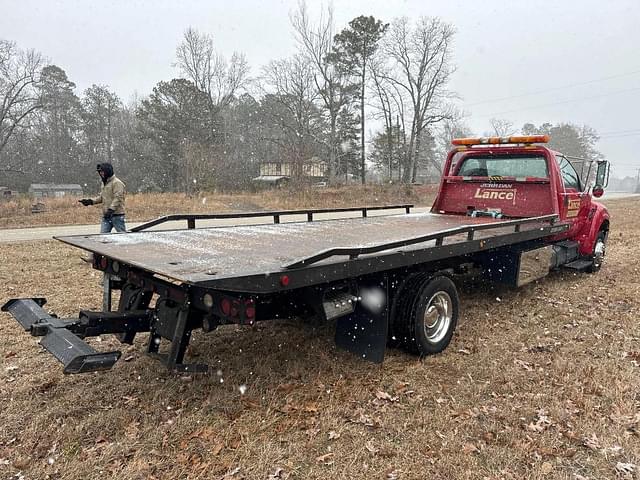 Image of Ford F-650 equipment image 4