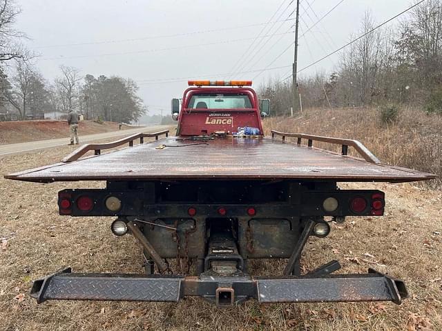 Image of Ford F-650 equipment image 3