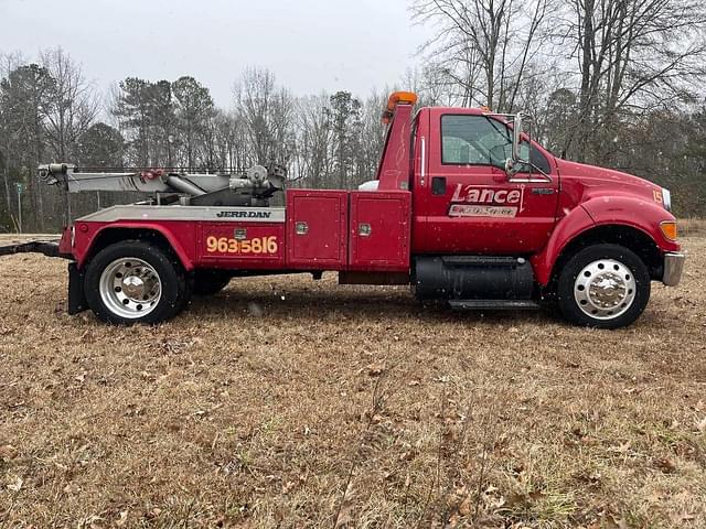 Image of Ford F-650 equipment image 3