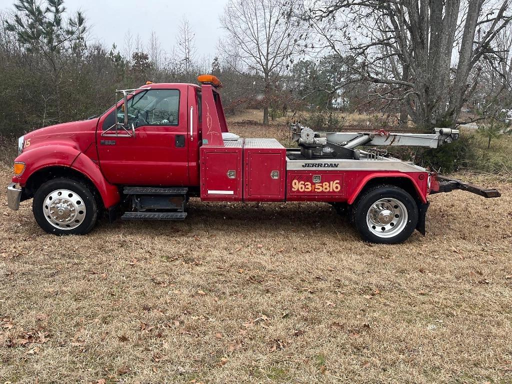 Image of Ford F-650 Primary image