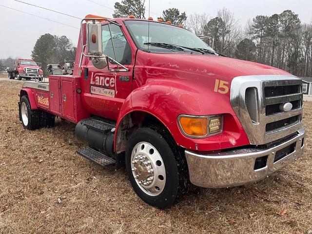 Image of Ford F-650 equipment image 4