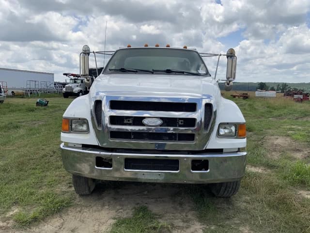 Image of Ford F-750 equipment image 1