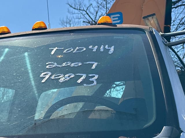 Image of Ford F-750 equipment image 1