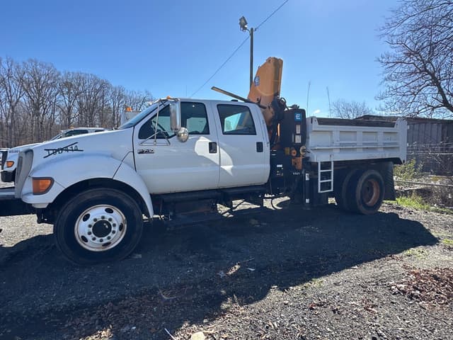 Image of Ford F-750 equipment image 3