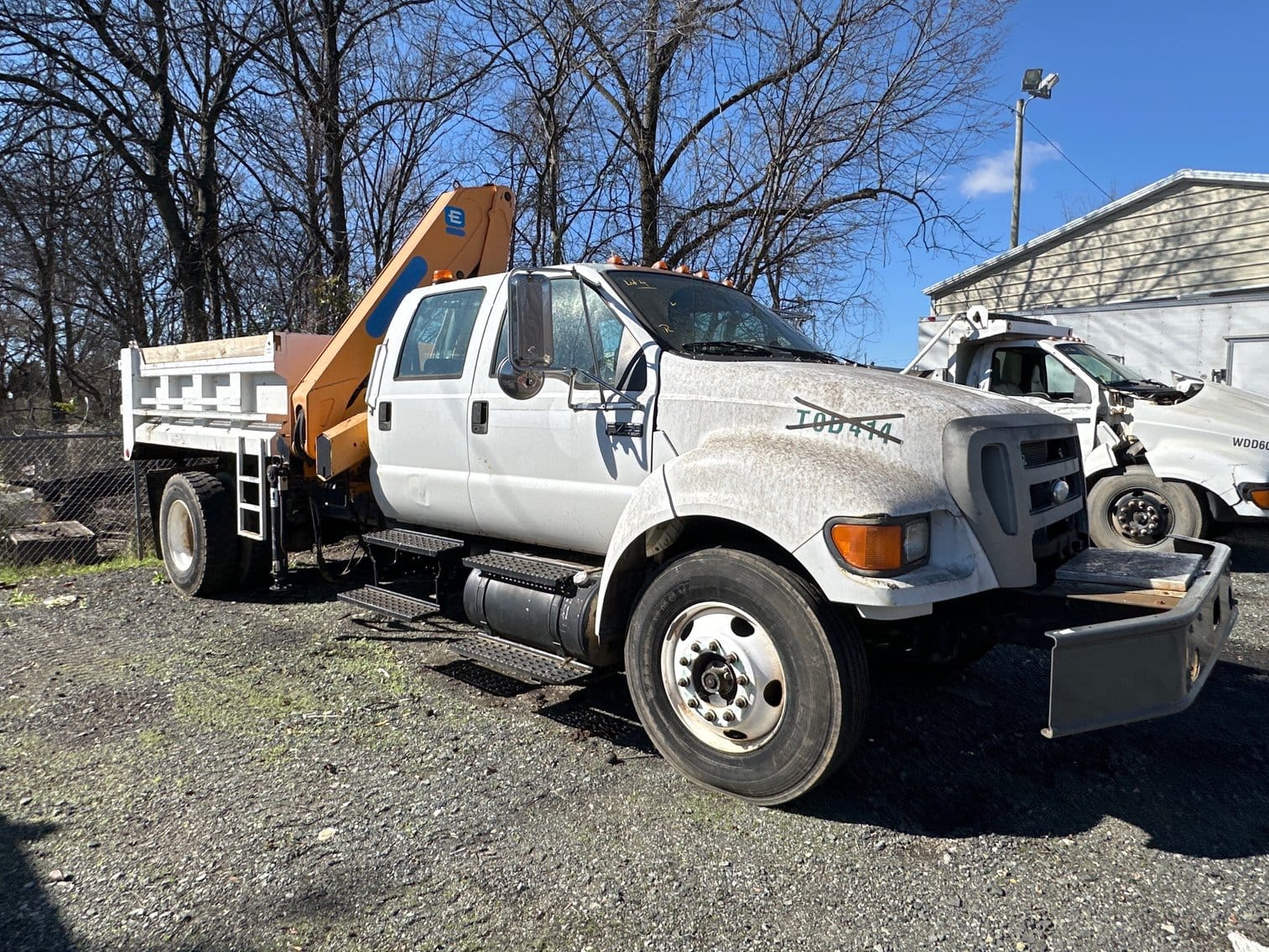 2007 Ford F-750 Equipment Image0