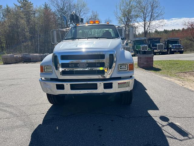 Image of Ford F-750 equipment image 1