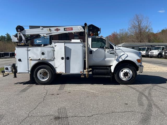 Image of Ford F-750 equipment image 3