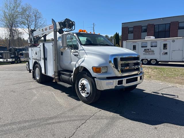 Image of Ford F-750 equipment image 2