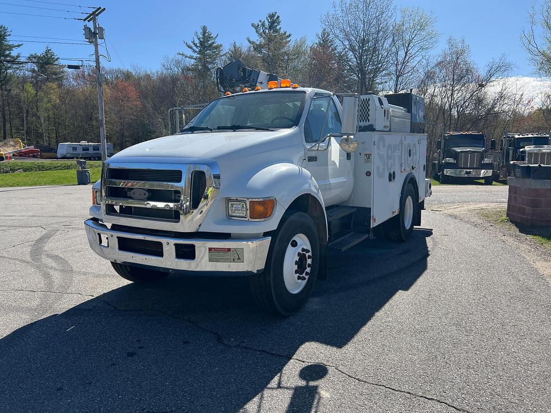 Image of Ford F-750 Primary image