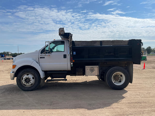 Image of Ford F-750 equipment image 1