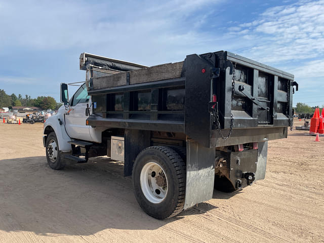 Image of Ford F-750 equipment image 2