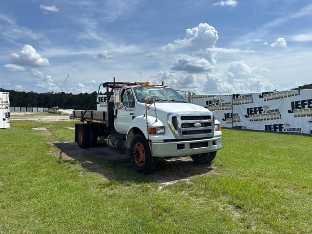 Image of Ford F-750 equipment image 2