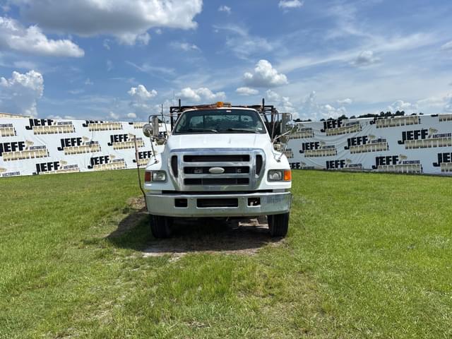 Image of Ford F-750 equipment image 1